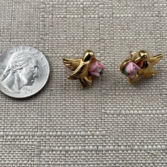 Vintage Earrings Gold Tone Bird with flower Stud Ear Jewelry - Picture 7 of 12